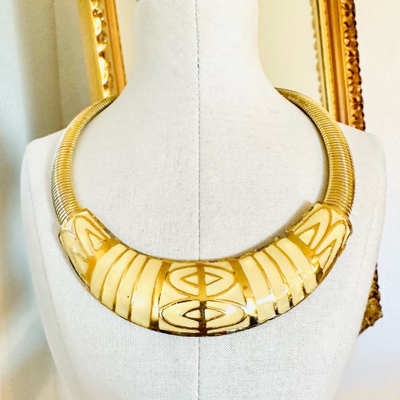 🔥 RARE Vintage Modernist Gold Tone Enameled Omega Necklace. - Picture 11 of 15